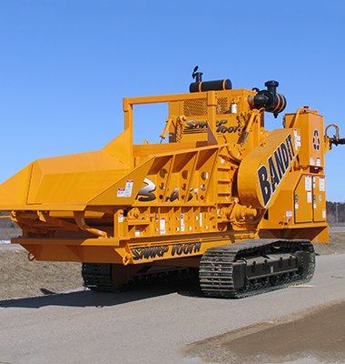 如何清洁和保养园林垃圾粉碎机的刀片？